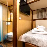 船上ホテル Night In Boat On The River オミシュ