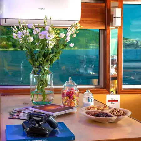 Night In Boat On The River Båthotell *